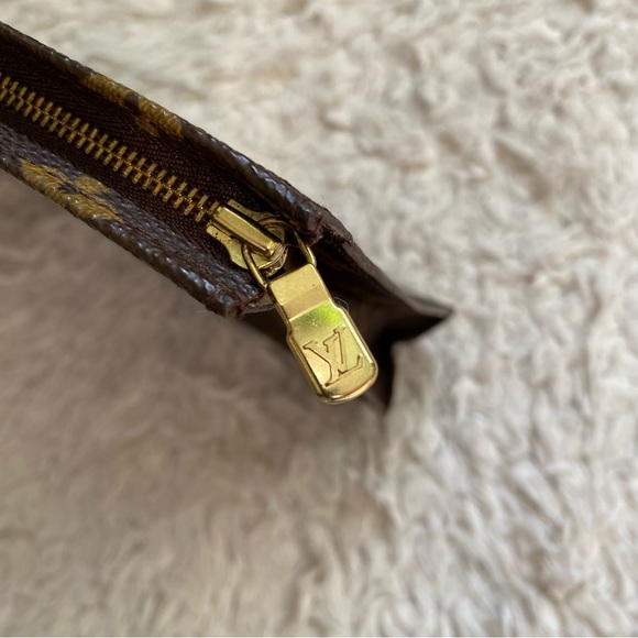 Louis Vuitton | Poche Toilette NM - Picture 5 of 11